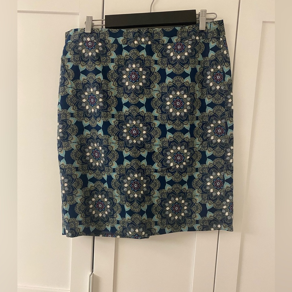 Van Heusen Women’s Knee-Length Teal & Pink Geometric Skirt, Size 14